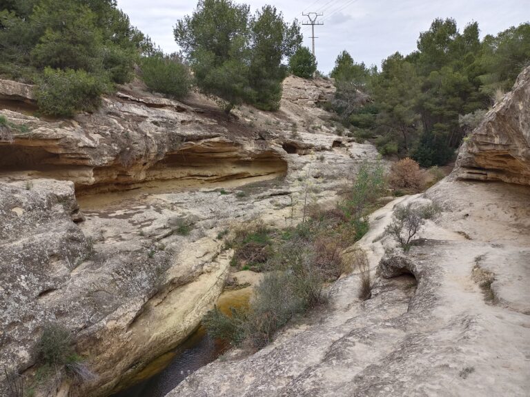 Ruta del Caldero Serrano: un paseo suave entre roca, sol y silencio